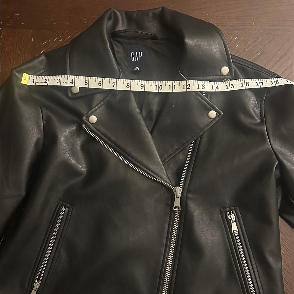 GAP Women's Classic Black faux Leather Jacket - Picture 9 of 14